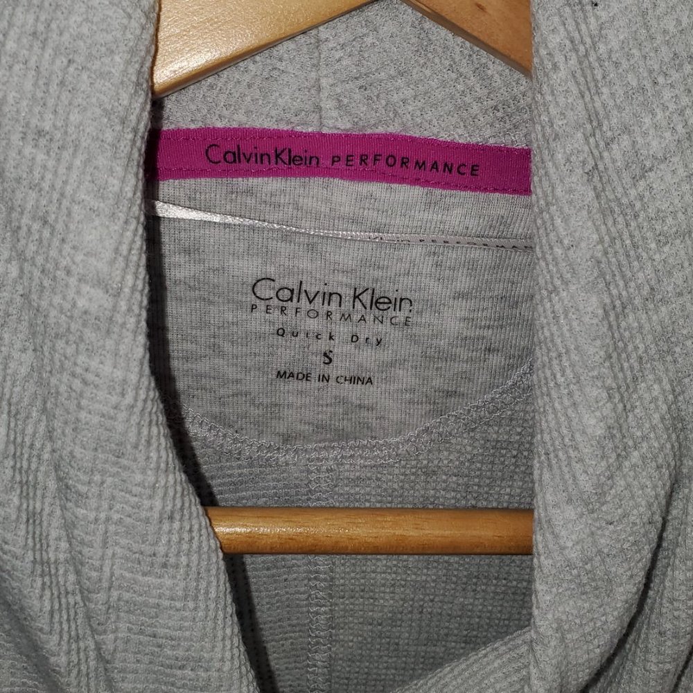 Calvin Klein performance shall - Picture 3 of 7